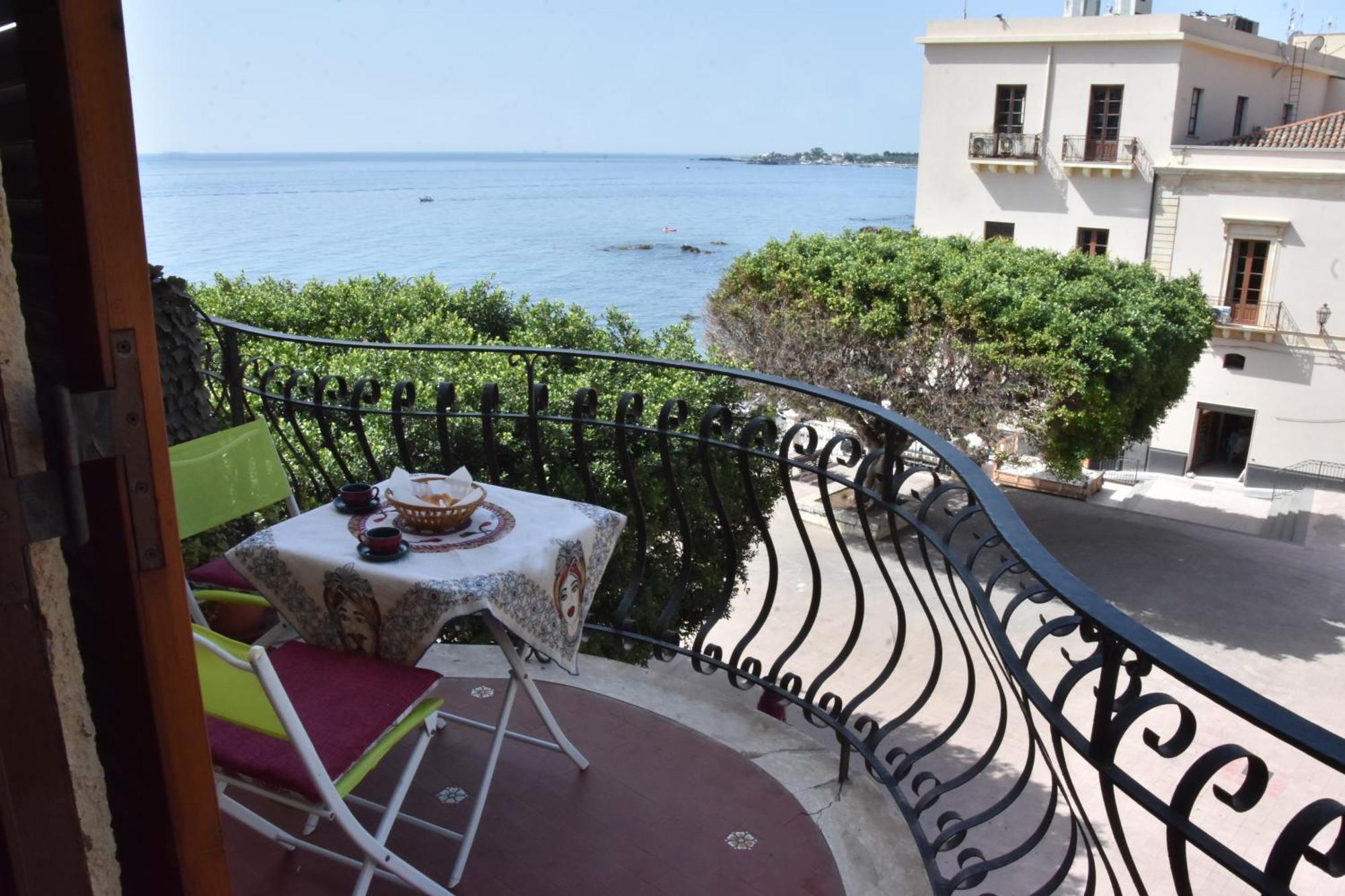 Plaza Lejlighed Giardini Naxos Eksteriør billede