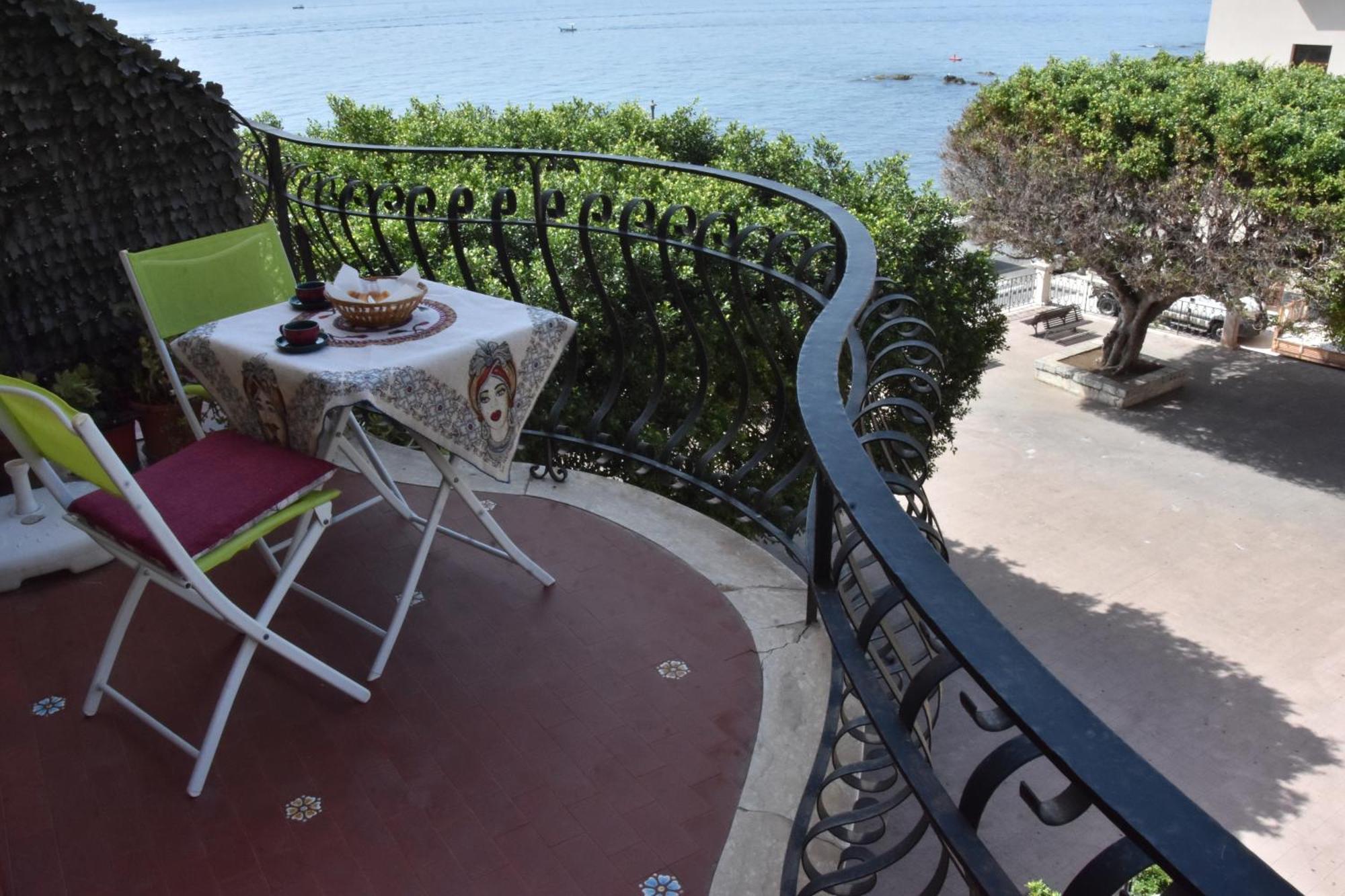 Plaza Lejlighed Giardini Naxos Eksteriør billede