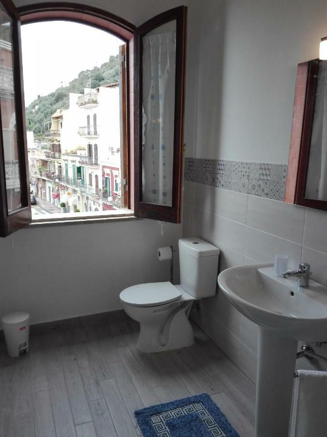 Plaza Lejlighed Giardini Naxos Eksteriør billede