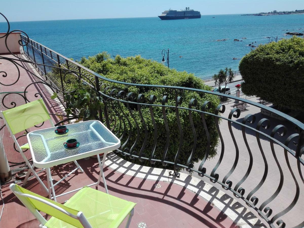 Plaza Lejlighed Giardini Naxos Eksteriør billede