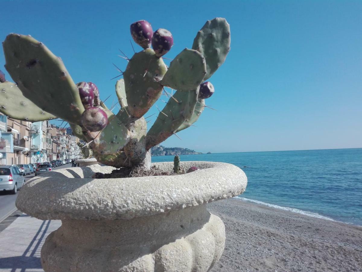 Plaza Lejlighed Giardini Naxos Eksteriør billede